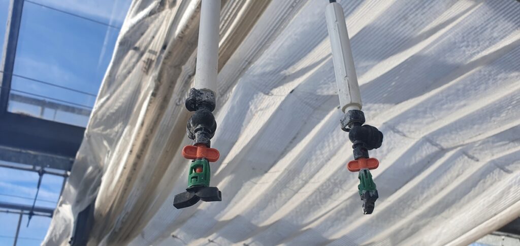 Sprinkleranlage in der Rintelner Gärtnerei Zech zur Bewässerung von Pflanzen mit weicherem Wasser durch den Whirlator