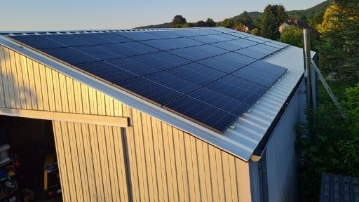 Sandwichdach Werkstatthalle mit PV Modulen