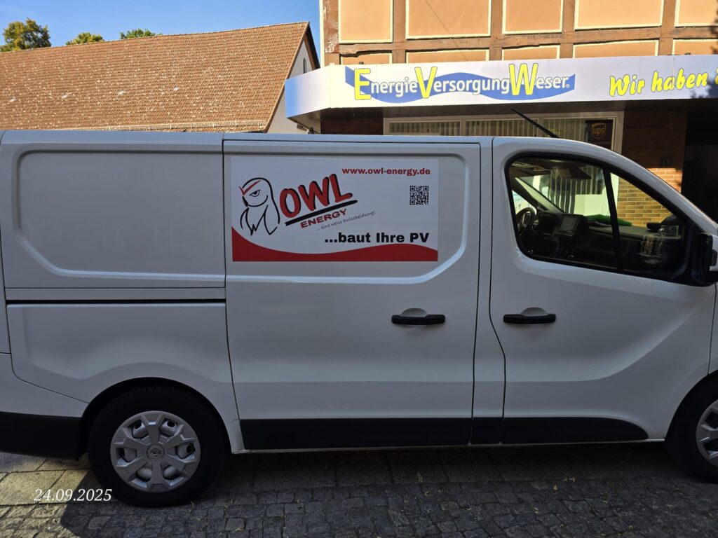 OWL Energy Firmenfahrzeug mit Logo vor dem Büro in der Langen Straße 15, Hessisch Oldendorf