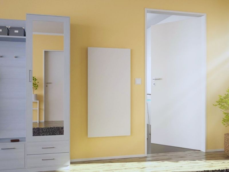 Digel Heat Infrarotheizung an der Wand eines Flures im Altbau – wartungsfrei und langlebig
